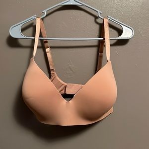 Victoria Secrets T-shirt Wireless lightly lined